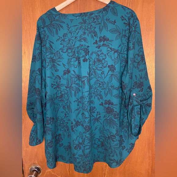 Maurice’s. 2x. Green Floral Polyester Garment - Picture 2 of 5